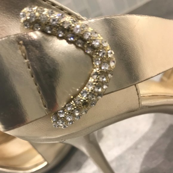 Ladies Gold Heels - Picture 6 of 6